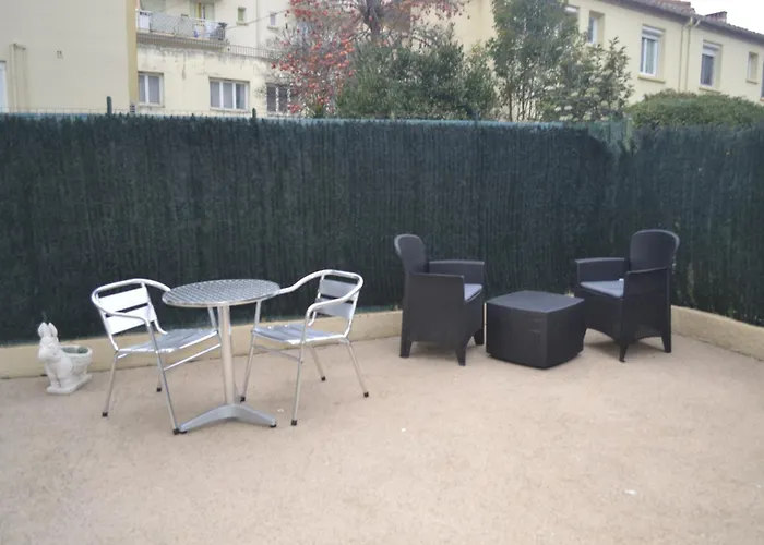 Rez-de-jardin Proche Du Centre Et De La Cure 艾美丽·莱斯·班恩斯·帕尔